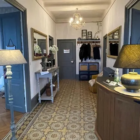 Et La Chouannerie A Cote Du Parc Du Puy Dufou Bed & Breakfast 4*