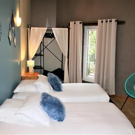 Bed & Breakfast Et La Chouannerie A Cote Du Parc Du Puy Dufou 4*
