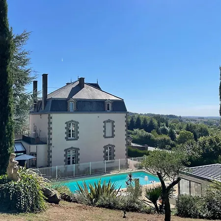 Et La Chouannerie A Cote Du Parc Du Puy Dufou 4* 普佐日