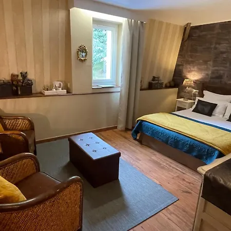 Et La Chouannerie A Cote Du Parc Du Puy Dufou 住宿加早餐酒店