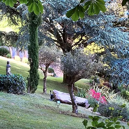 Et La Chouannerie A Cote Du Parc Du Puy Dufou Bed and Breakfast