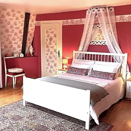 Bed & Breakfast Et La Chouannerie A Cote Du Parc Du Puy Dufou 4*
