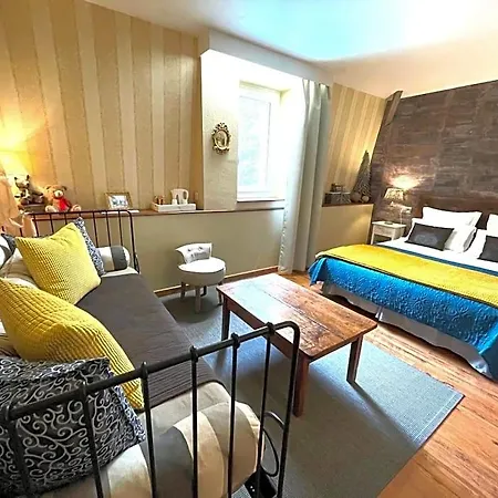 Et La Chouannerie A Cote Du Parc Du Puy Dufou Bed & Breakfast 4*